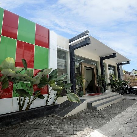 Malioboro Garden Hotel Джокьякарта Экстерьер фото