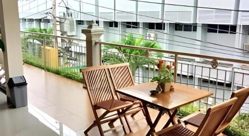 Malioboro Garden Hotel Джокьякарта Экстерьер фото