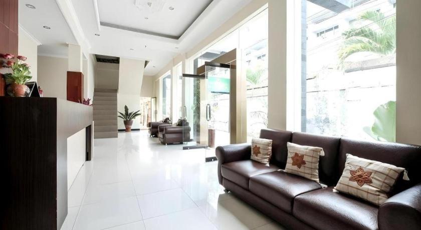 Malioboro Garden Hotel Джокьякарта Экстерьер фото