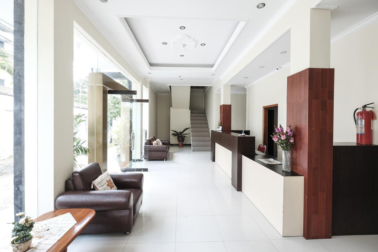 Malioboro Garden Hotel Джокьякарта Экстерьер фото